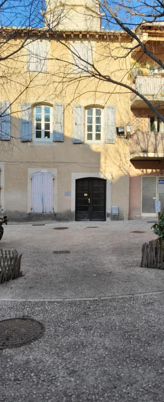 Studio Au Calme Dans Le Centre-Ville Historique LʼIsle-sur-la-Sorgue Dış mekan fotoğraf