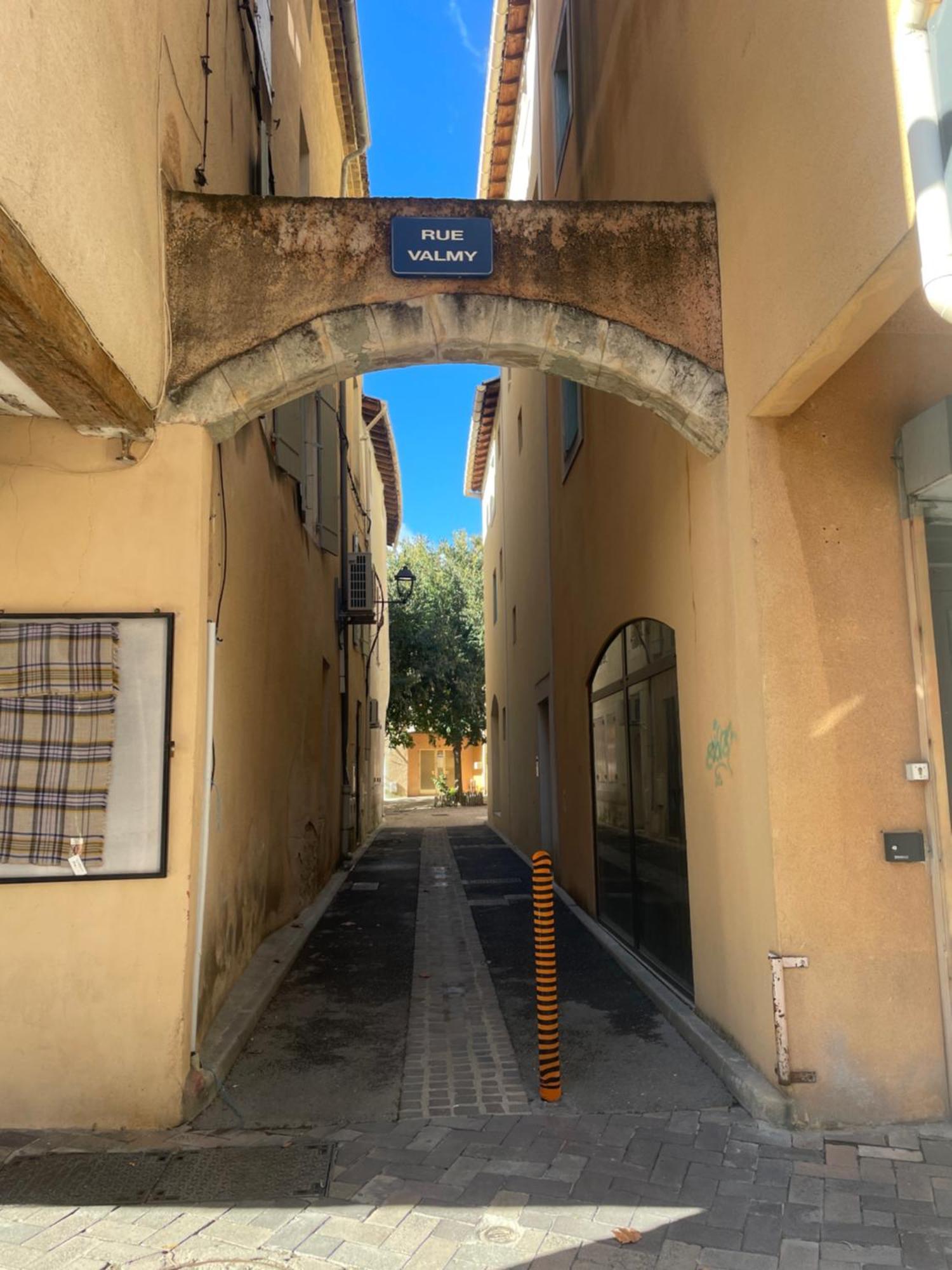 Studio Au Calme Dans Le Centre-Ville Historique LʼIsle-sur-la-Sorgue Dış mekan fotoğraf